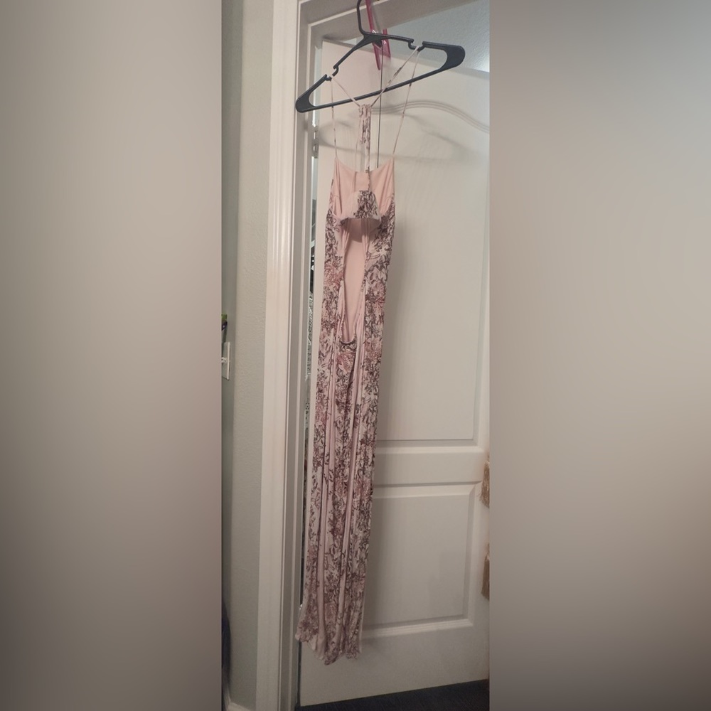 Sadie and Sage Pink flowered Maxi Dress. Size Medium - Picture 2 of 3